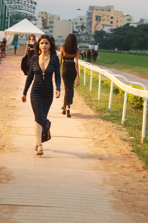 Hyderabad Royal Hosrse Raceing and Fashion show Photos11