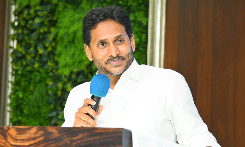 YS Jagan Mohan Reddy Meeting with Eluru district leaders Photos10