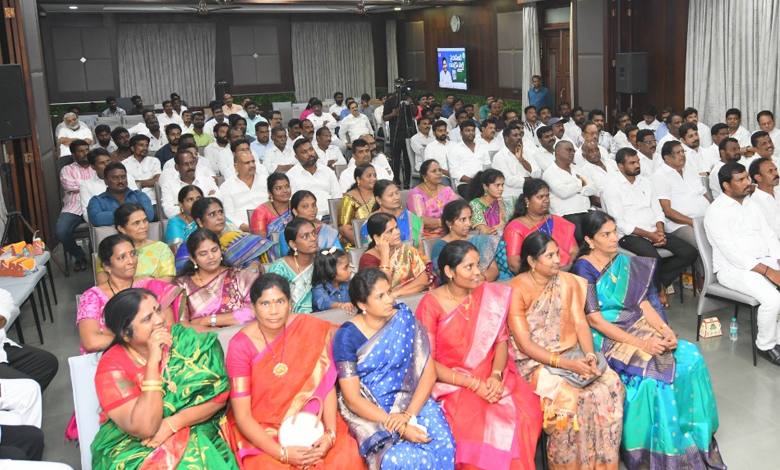 YS Jagan Mohan Reddy Meeting with Eluru district leaders Photos11