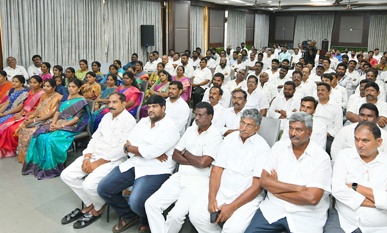 YS Jagan Mohan Reddy Meeting with Eluru district leaders Photos12