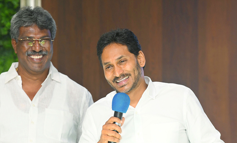 YS Jagan Mohan Reddy Meeting with Eluru district leaders Photos3