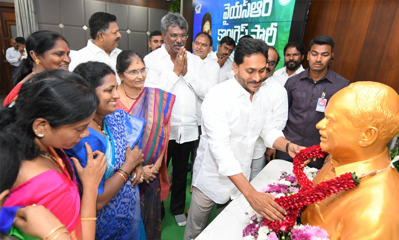 YS Jagan Mohan Reddy Meeting with Eluru district leaders Photos1