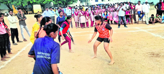 మత్స్యకారులుఆర్థికాభివృద్ధి సాధించాలి
1