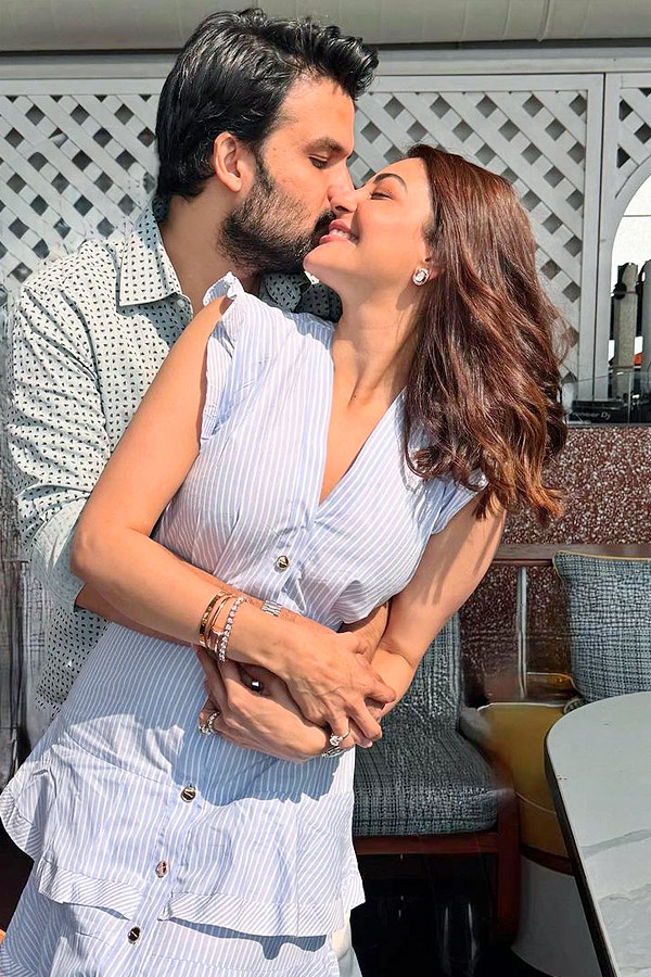 Actress Kajal Agarwal Shares 4th Wedding Anniversary Photos In Social Media8