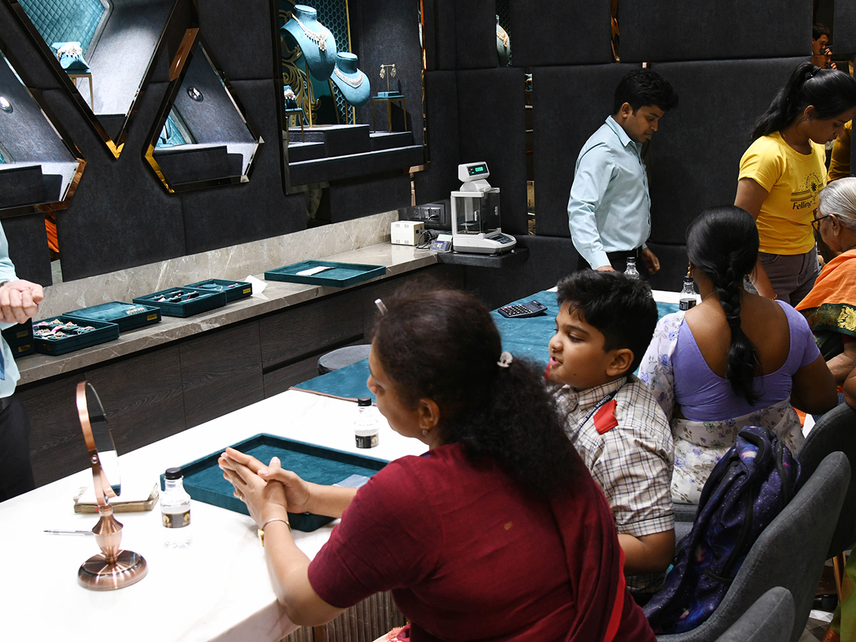 Public Rush At Gold Shops Ahead Of Dhantrayodashi 20247