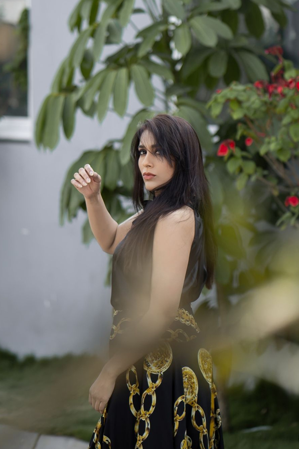 Rashmi Gautam Stuns In Black Fusion Wear Outfit Photos7