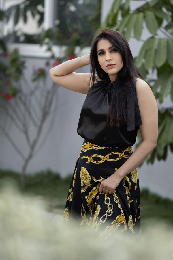 Rashmi Gautam Stuns In Black Fusion Wear Outfit Photos8