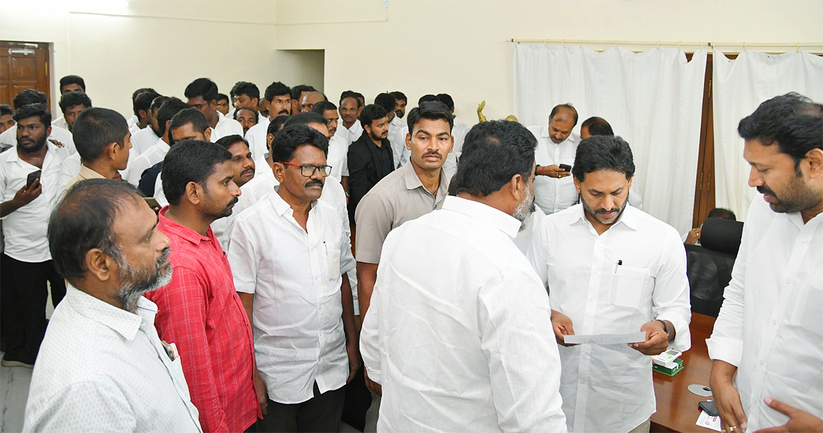 YS Jagan Praja Darbar At Kadapa Pulivendula Photos10