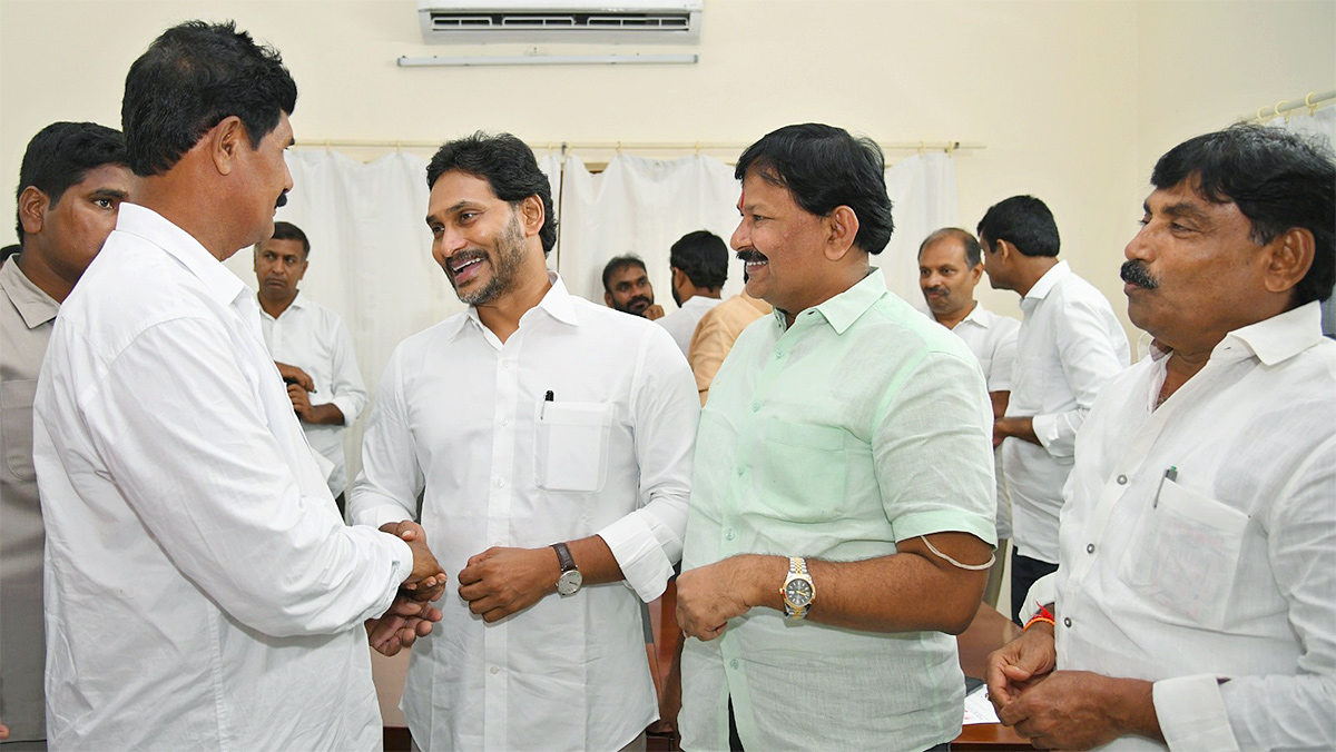 YS Jagan Praja Darbar At Kadapa Pulivendula Photos12