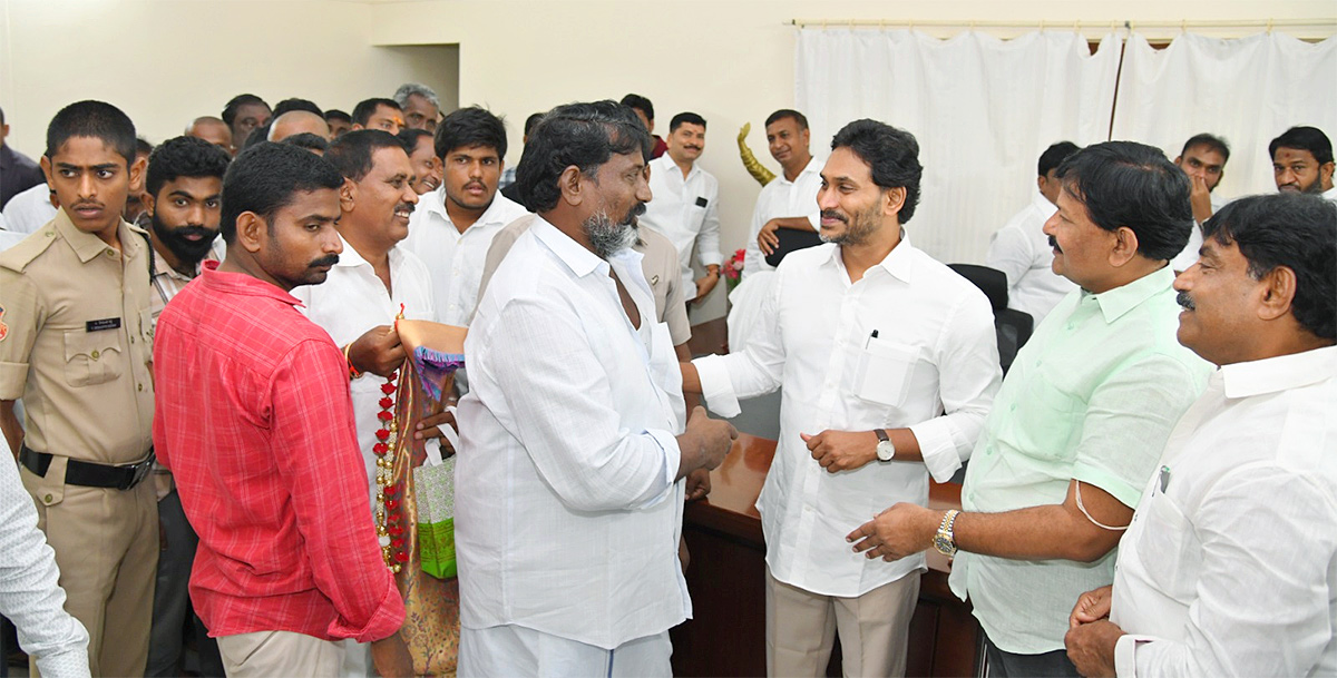 YS Jagan Praja Darbar At Kadapa Pulivendula Photos13