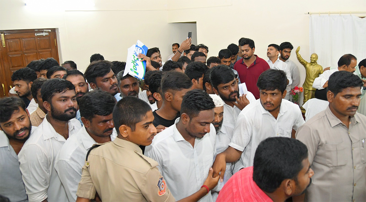 YS Jagan Praja Darbar At Kadapa Pulivendula Photos15