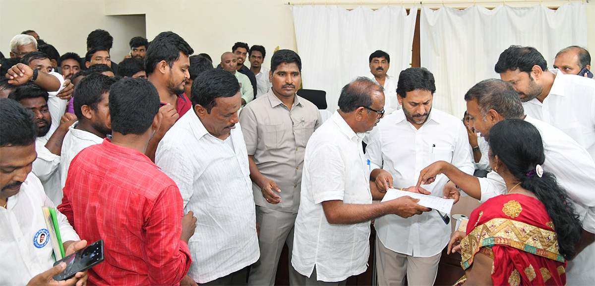 YS Jagan Praja Darbar At Kadapa Pulivendula Photos20