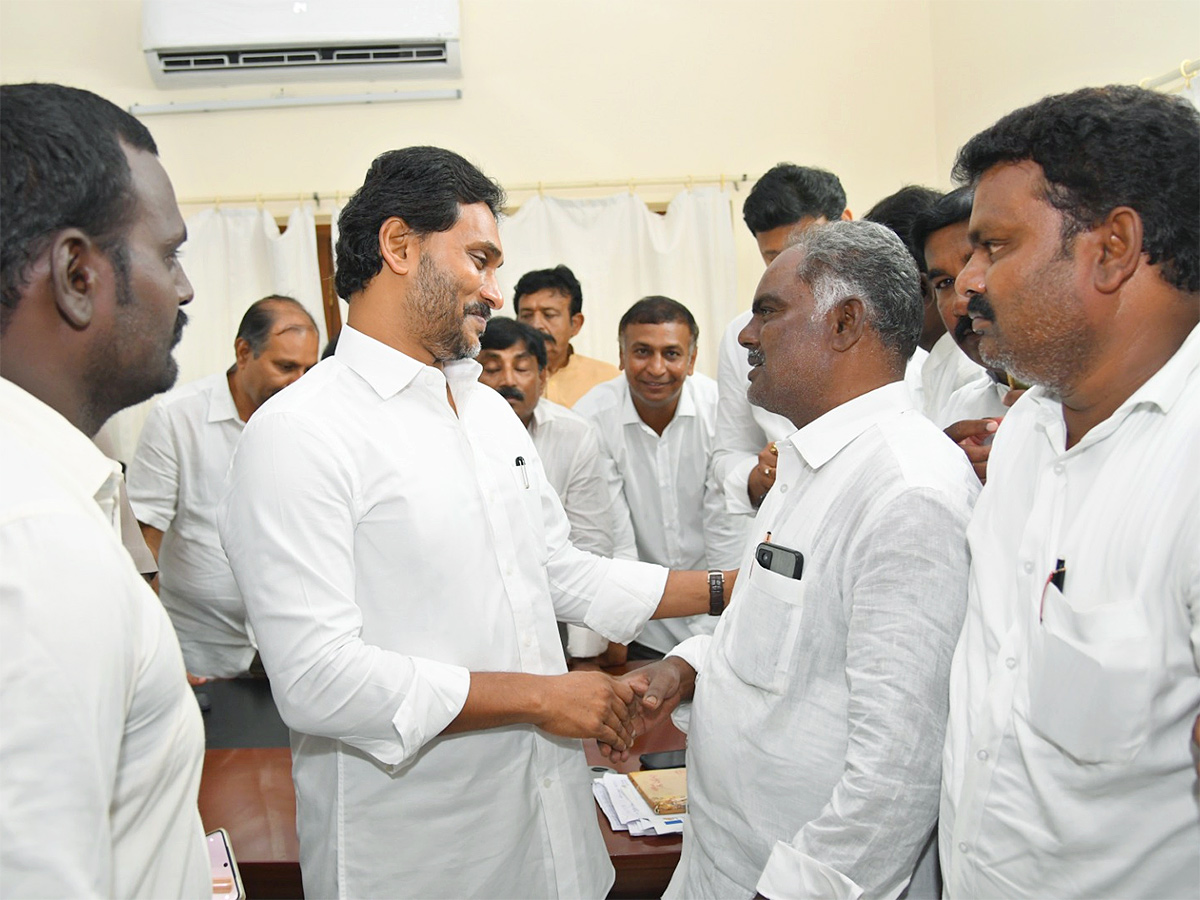 YS Jagan Praja Darbar At Kadapa Pulivendula Photos23