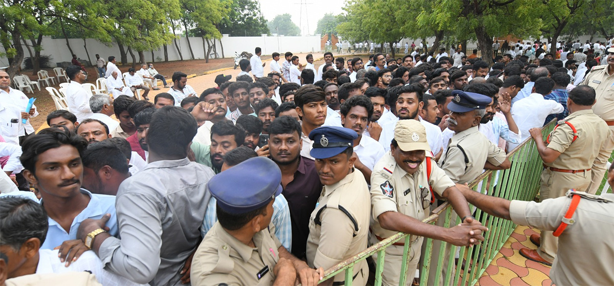 YS Jagan Praja Darbar At Kadapa Pulivendula Photos3