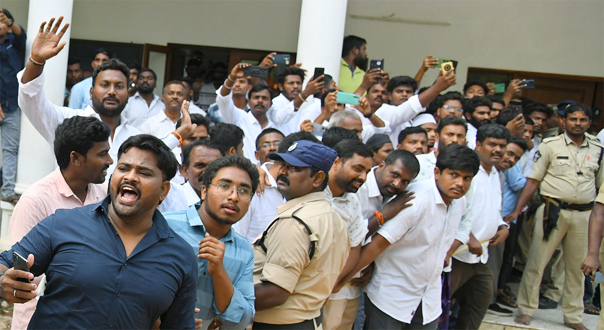 YS Jagan Praja Darbar At Kadapa Pulivendula Photos5