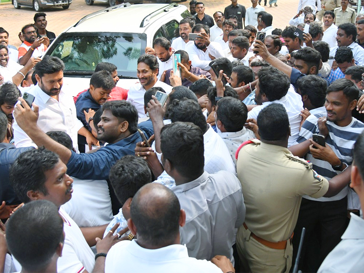 YS Jagan Praja Darbar At Kadapa Pulivendula Photos8