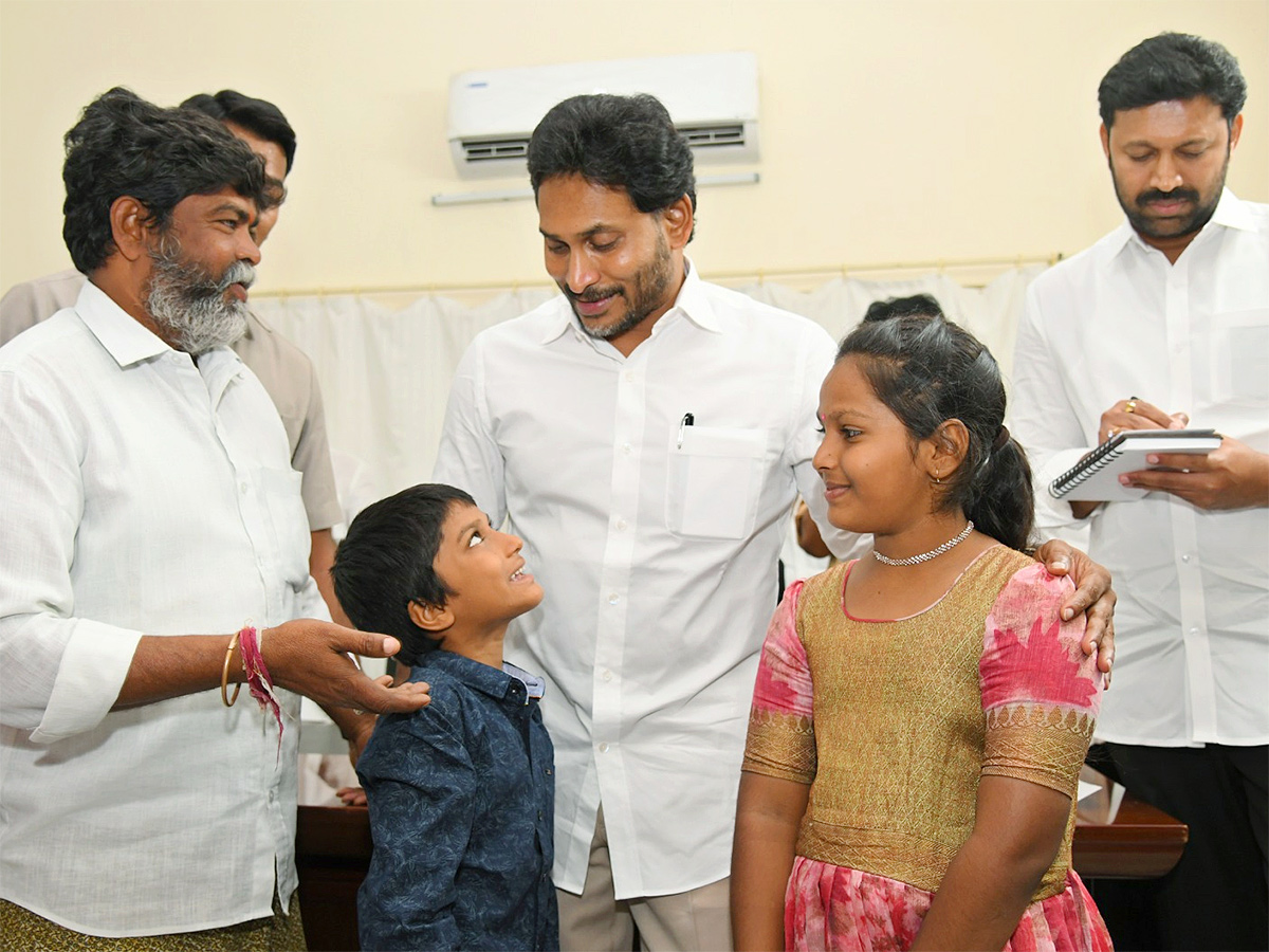 YS Jagan Praja Darbar At Kadapa Pulivendula Photos9