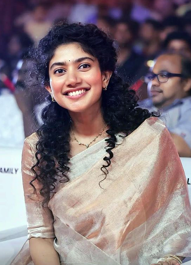 Actress Sai Pallavi Receives Most Filmfare Awards: Photos15