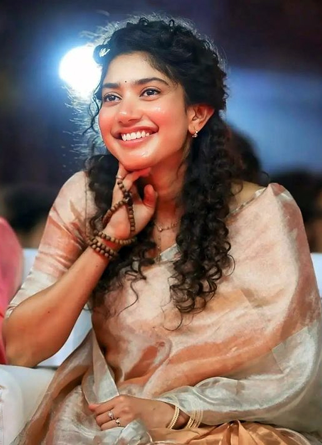 Actress Sai Pallavi Receives Most Filmfare Awards: Photos16