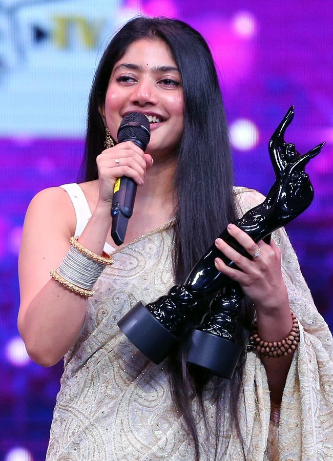 Actress Sai Pallavi Receives Most Filmfare Awards: Photos6