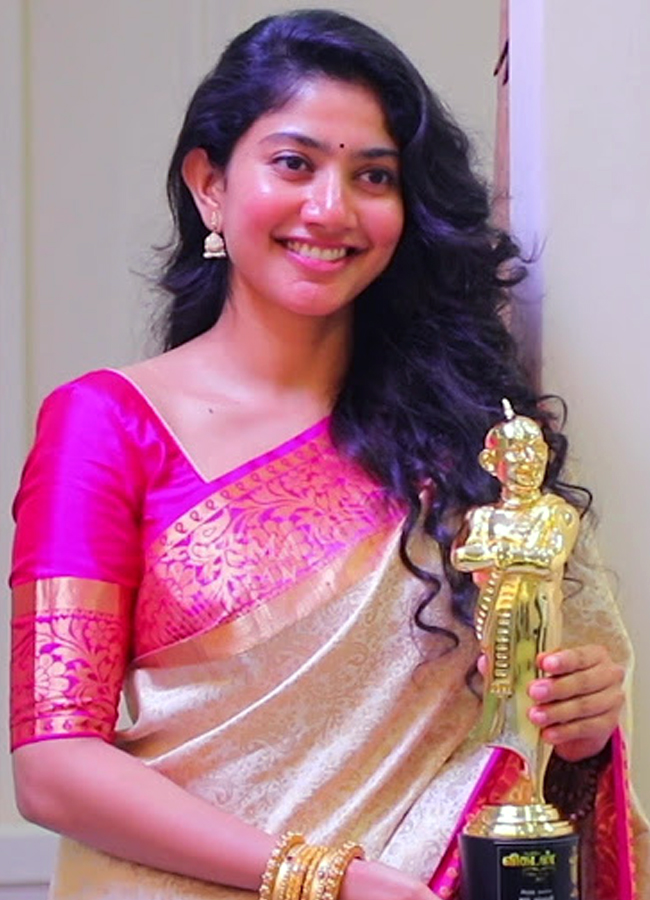 Actress Sai Pallavi Receives Most Filmfare Awards: Photos7