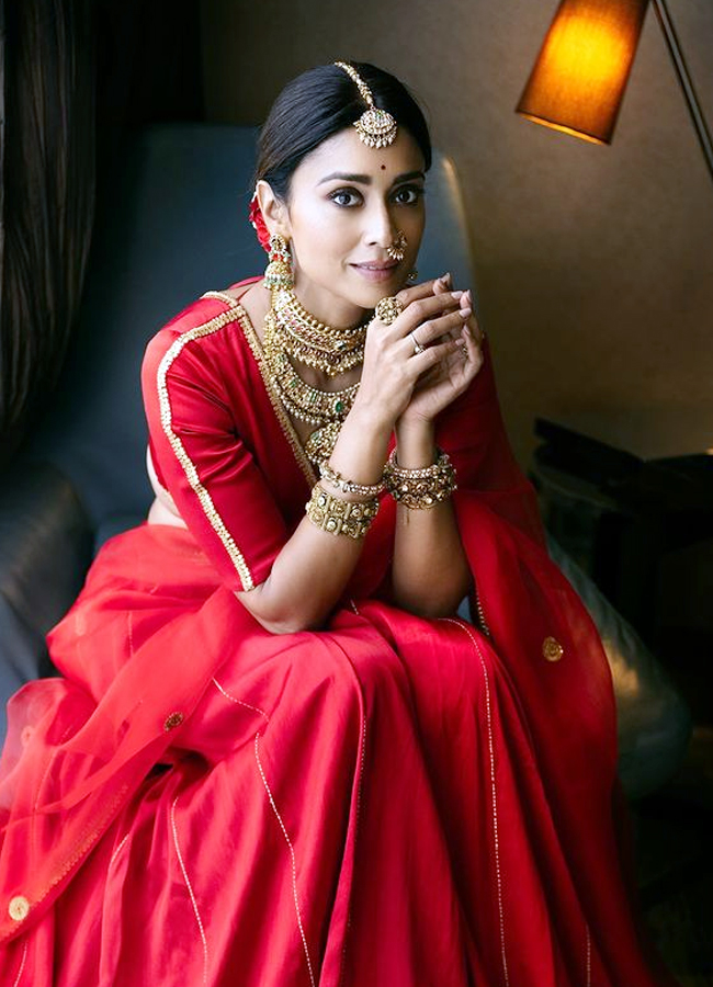 Shriya Saran celebrates Diwali with her cute daughter: Photos2