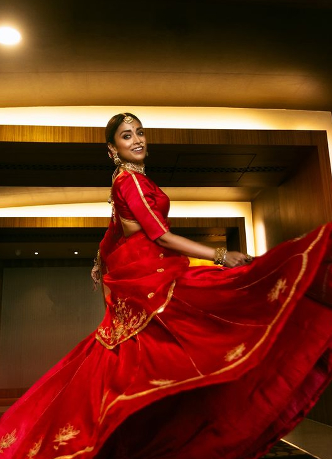 Shriya Saran celebrates Diwali with her cute daughter: Photos11