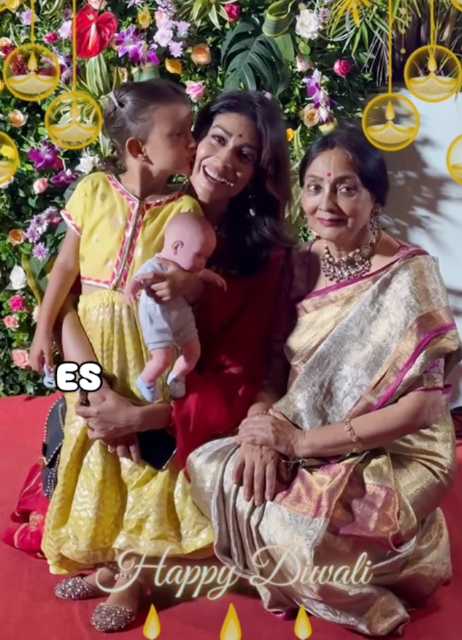 Shriya Saran celebrates Diwali with her cute daughter: Photos15