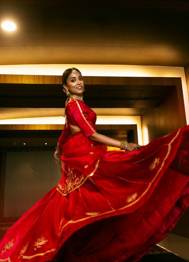 Shriya Saran celebrates Diwali with her cute daughter: Photos5