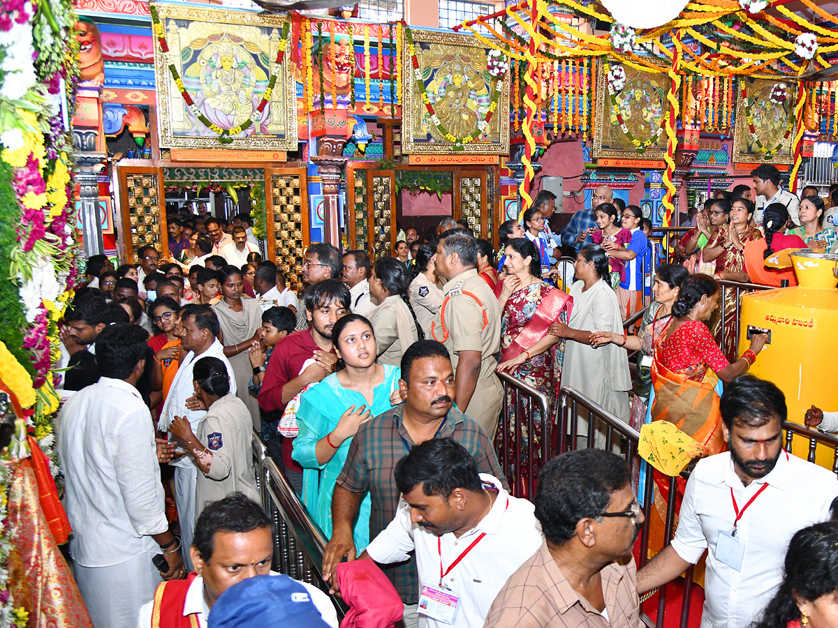 Second of Vijayawada Dasara Navaratri Alankaram, Gayatri Devi Alankaram Photos11