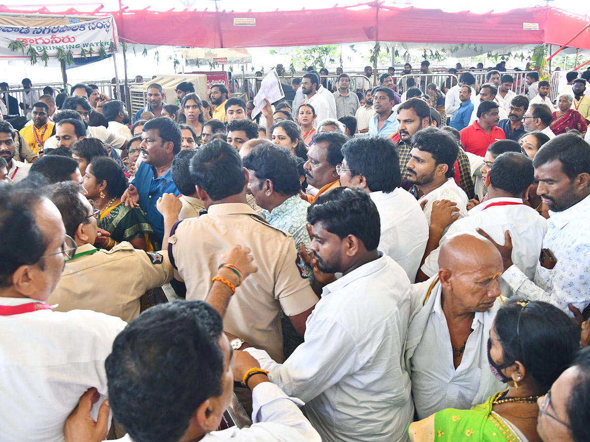 Dussehra Sarannavaratri Utsavalu 6th Day at Indrakeeladri  Photos5