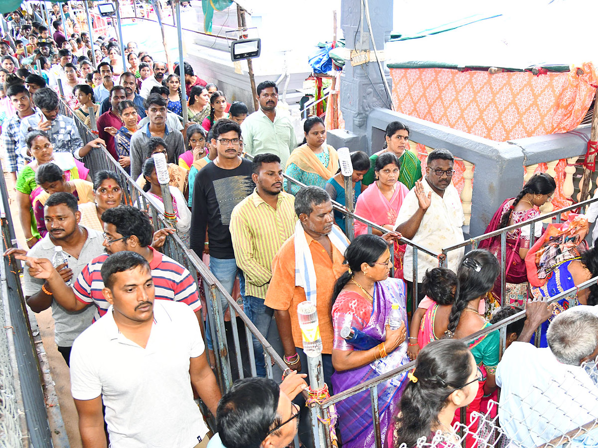 Dussehra Sarannavaratri Utsavalu 6th Day at Indrakeeladri  Photos7