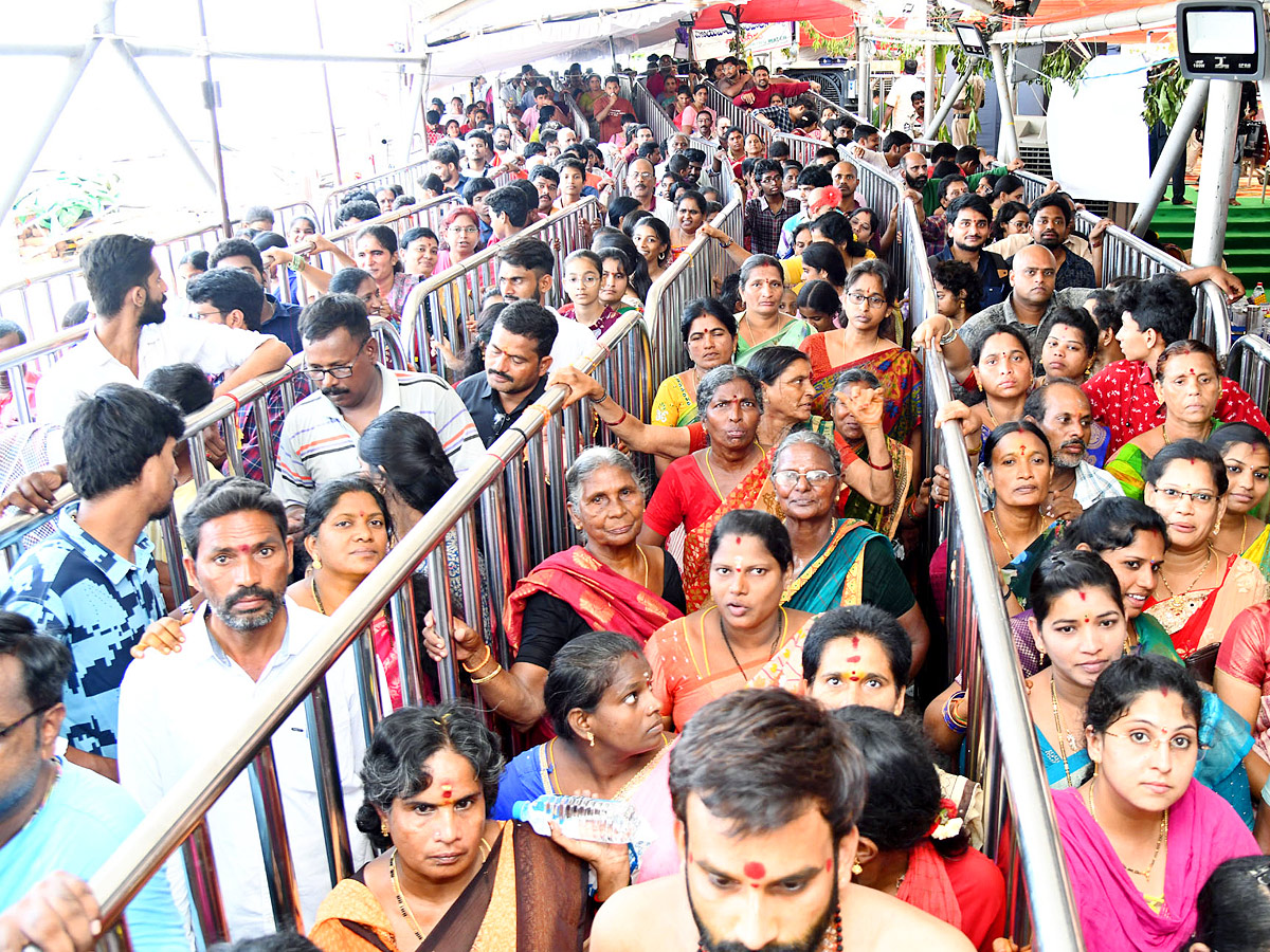 Dussehra Sarannavaratri Utsavalu 6th Day at Indrakeeladri  Photos10