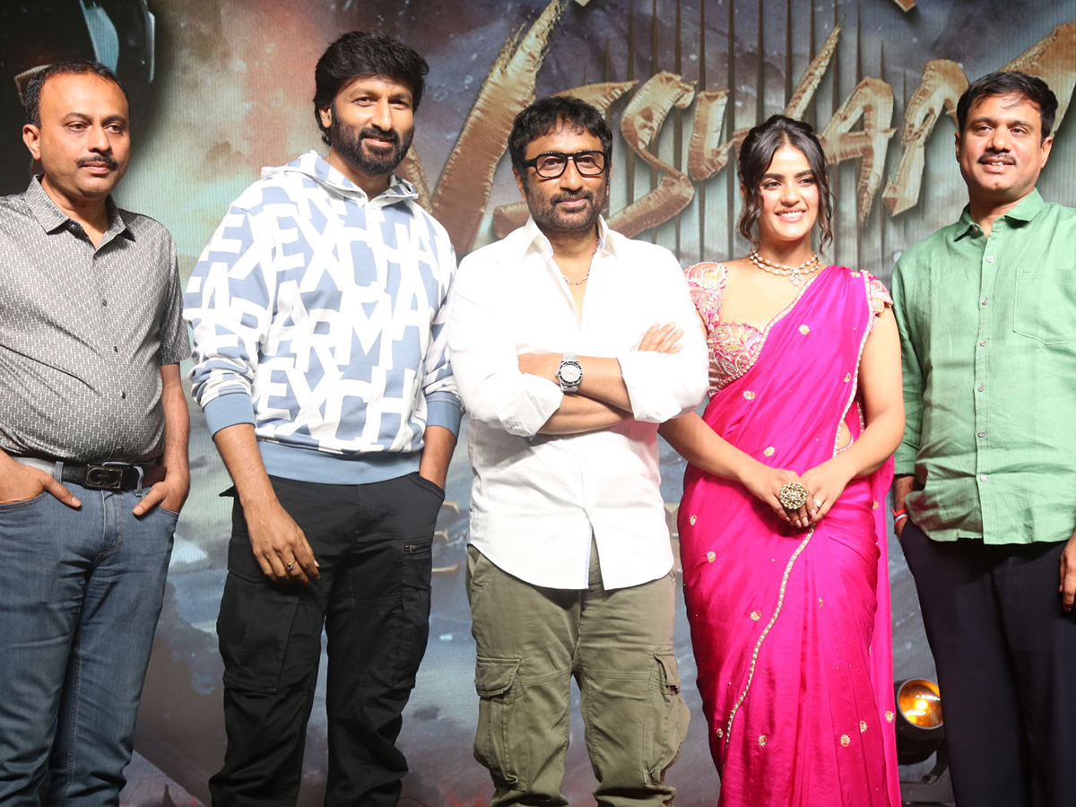 Gopichand Viswam Moive Pre Release Event Photos16