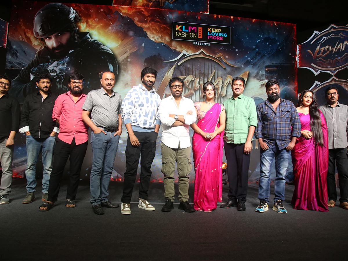 Gopichand Viswam Moive Pre Release Event Photos4