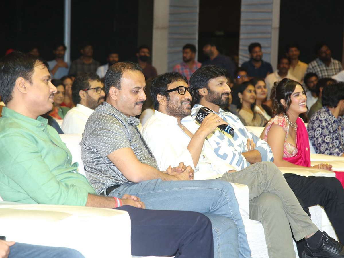 Gopichand Viswam Moive Pre Release Event Photos5