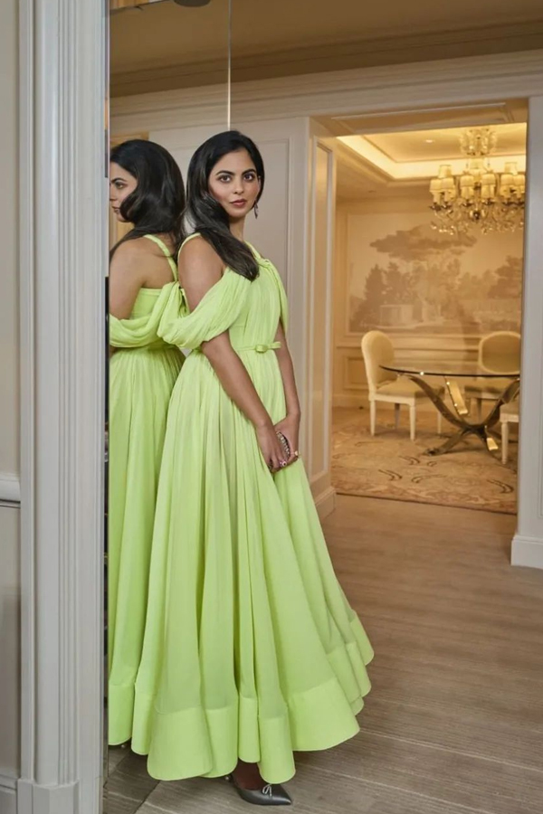 Iconic Style Of Isha Ambani Photos Goes Viral7