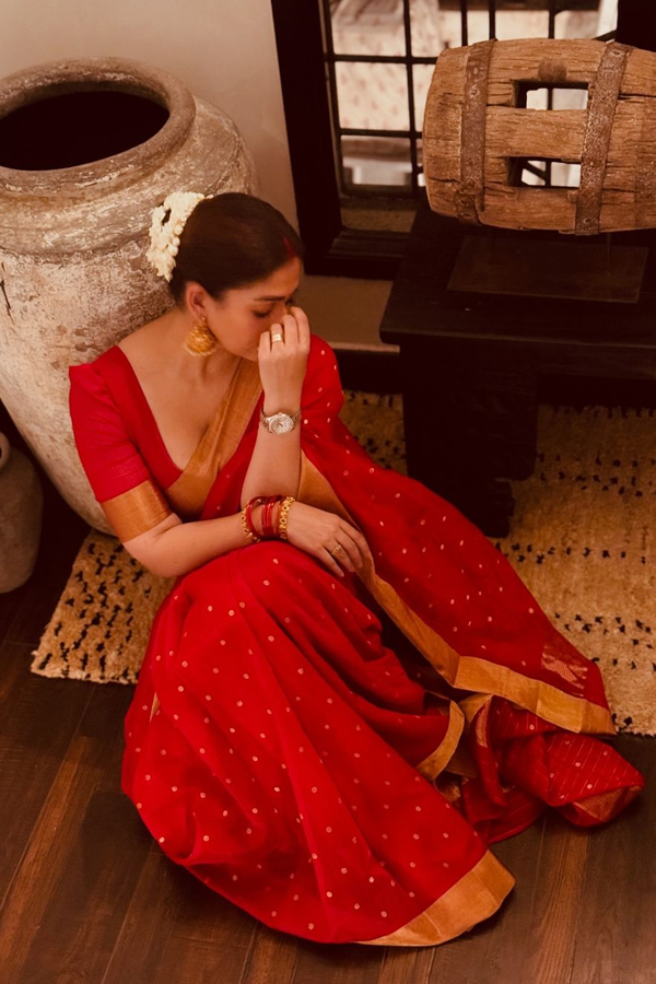 Nayanthara Ultra Classy Look In Red Saree Photos Viral14