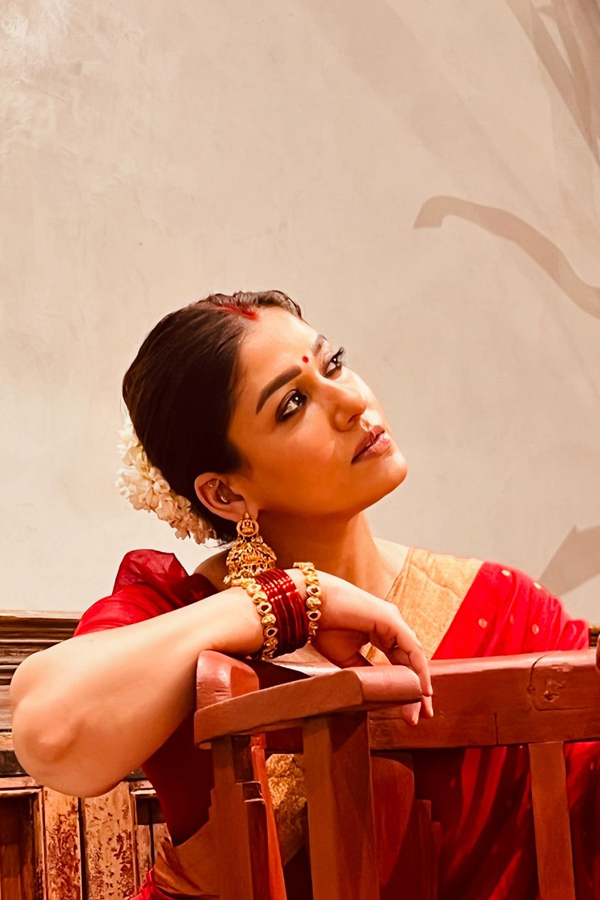 Nayanthara Ultra Classy Look In Red Saree Photos Viral4