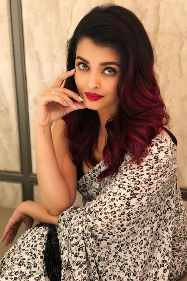 Bollywood Actress Aishwarya Rai Bachchan Birthday Special Gallery14