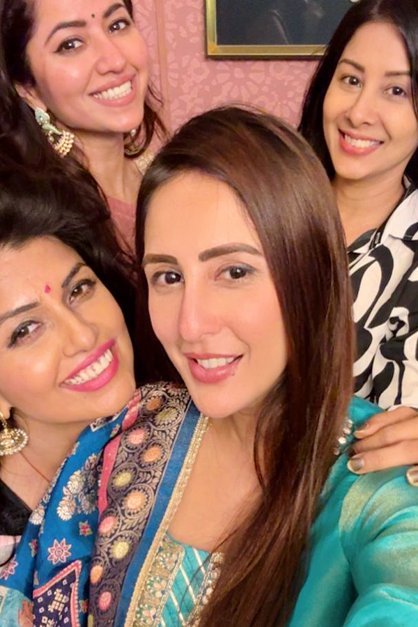 Chahatt Khanna Performs Housewarming Puja At New Home, Shifts With Her New Puppy Photos Goes Viral16