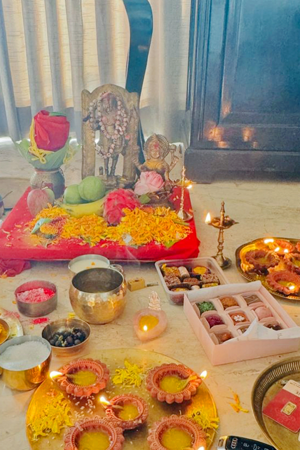 Chahatt Khanna Performs Housewarming Puja At New Home, Shifts With Her New Puppy Photos Goes Viral18