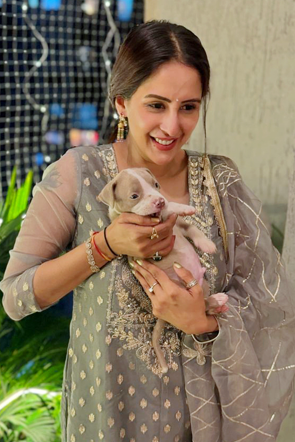 Chahatt Khanna Performs Housewarming Puja At New Home, Shifts With Her New Puppy Photos Goes Viral5