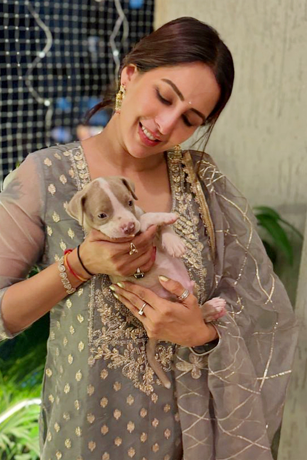 Chahatt Khanna Performs Housewarming Puja At New Home, Shifts With Her New Puppy Photos Goes Viral6