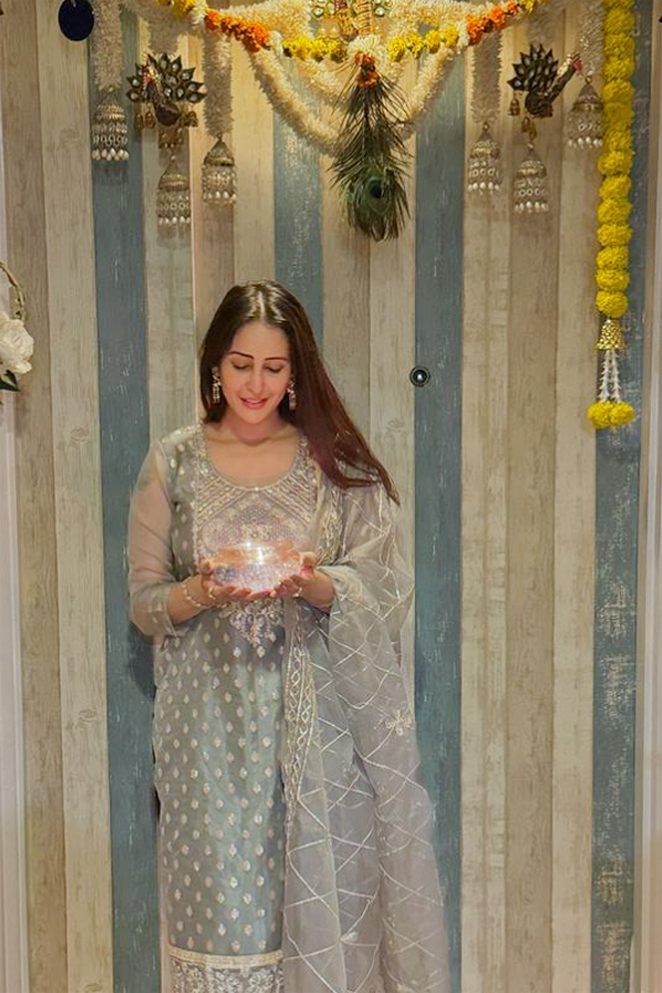 Chahatt Khanna Performs Housewarming Puja At New Home, Shifts With Her New Puppy Photos Goes Viral9