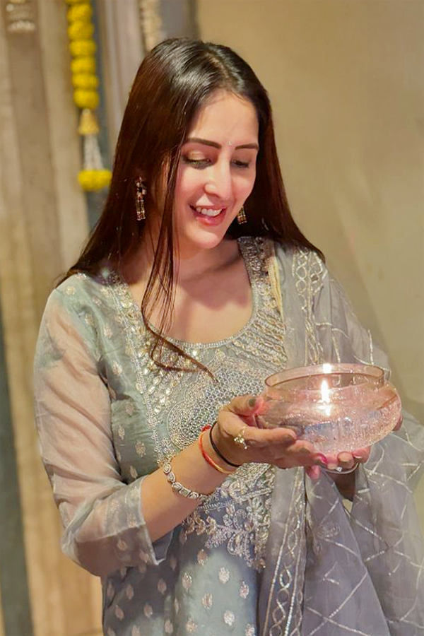 Chahatt Khanna Performs Housewarming Puja At New Home, Shifts With Her New Puppy Photos Goes Viral10