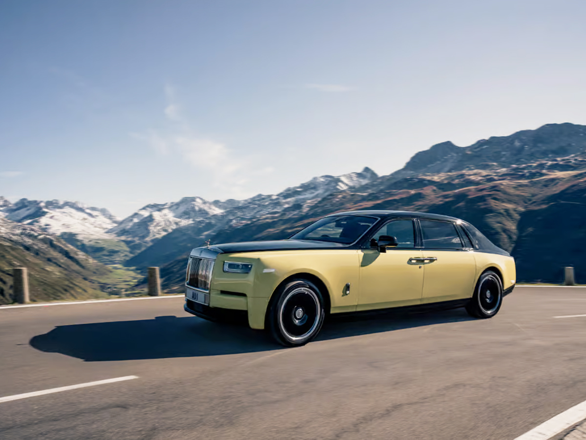 Rolls Royce Phantom Goldfinger Car As A Sign To James Bond Movie2