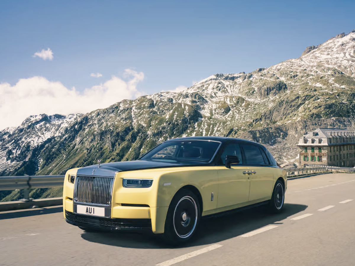 Rolls Royce Phantom Goldfinger Car As A Sign To James Bond Movie15