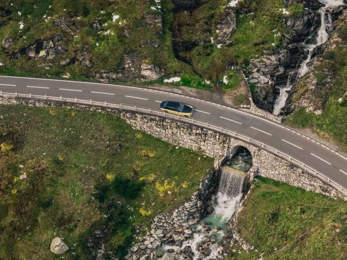 Rolls Royce Phantom Goldfinger Car As A Sign To James Bond Movie16