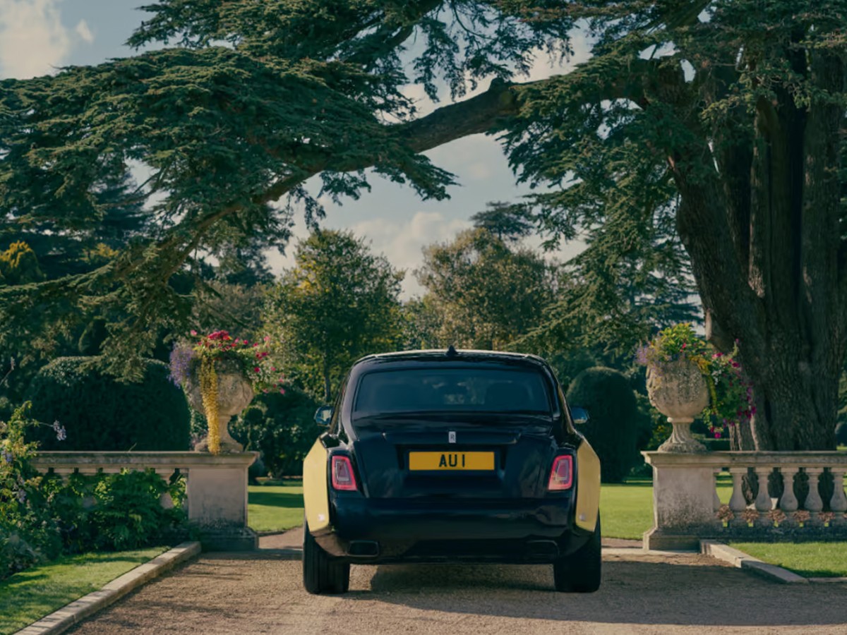 Rolls Royce Phantom Goldfinger Car As A Sign To James Bond Movie25